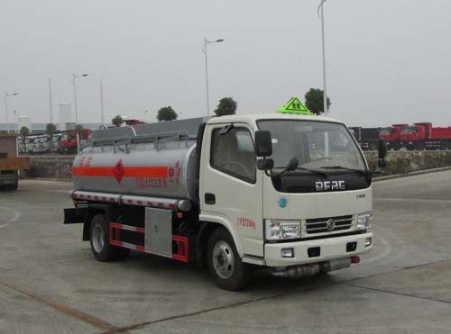 楚胜牌CSC5071GJY4A型加油车